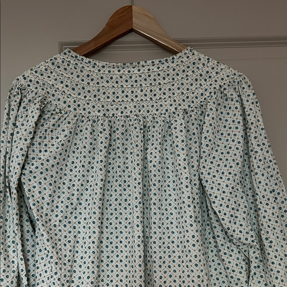 Universal Thread White and Blue Patterned Blouse - Picture 8 of 13